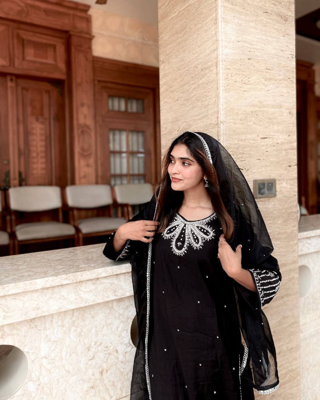 पार्टी वियर लुक डिज़ाइनर टॉप और बॉटम दुपट्टे के साथ