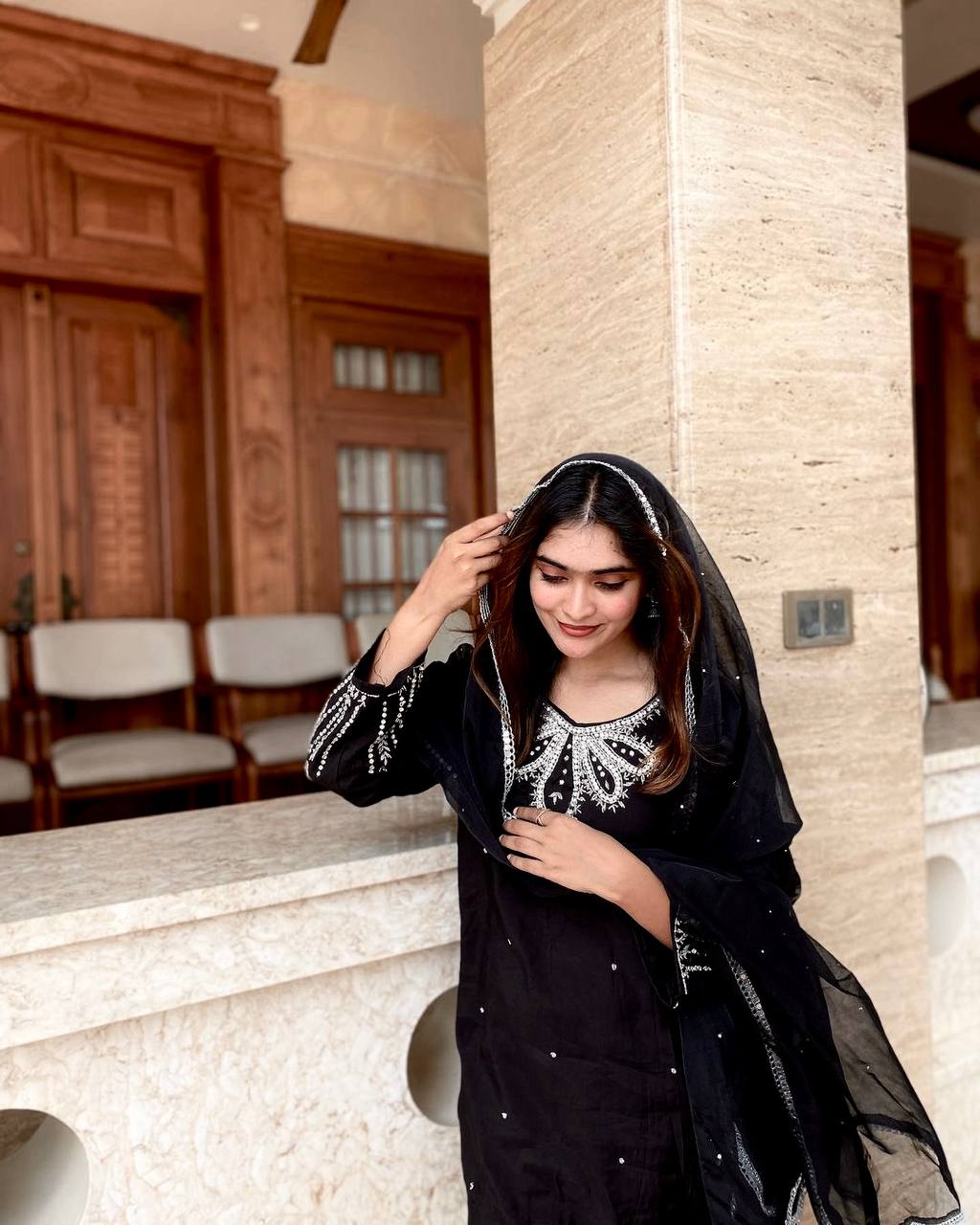 पार्टी वियर लुक डिज़ाइनर टॉप और बॉटम दुपट्टे के साथ