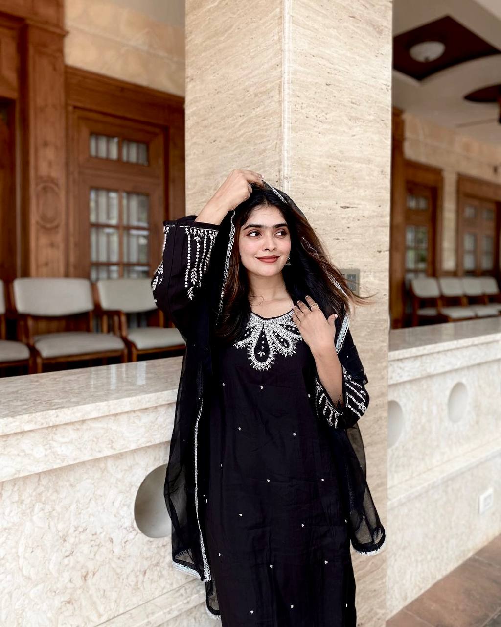 पार्टी वियर लुक डिज़ाइनर टॉप और बॉटम दुपट्टे के साथ