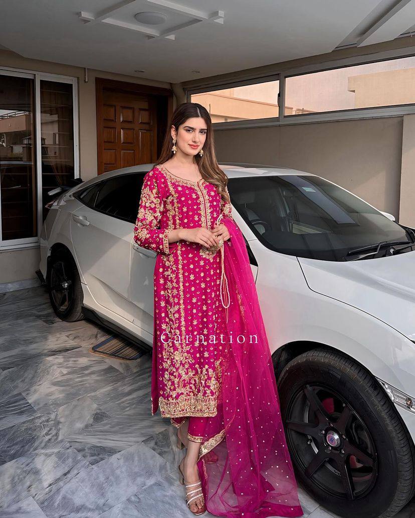 पार्टी वियर लुक डिज़ाइनर टॉप और बॉटम दुपट्टे के साथ