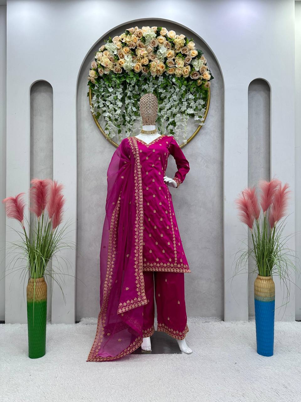 पार्टी वियर लुक डिज़ाइनर टॉप और बॉटम दुपट्टे के साथ