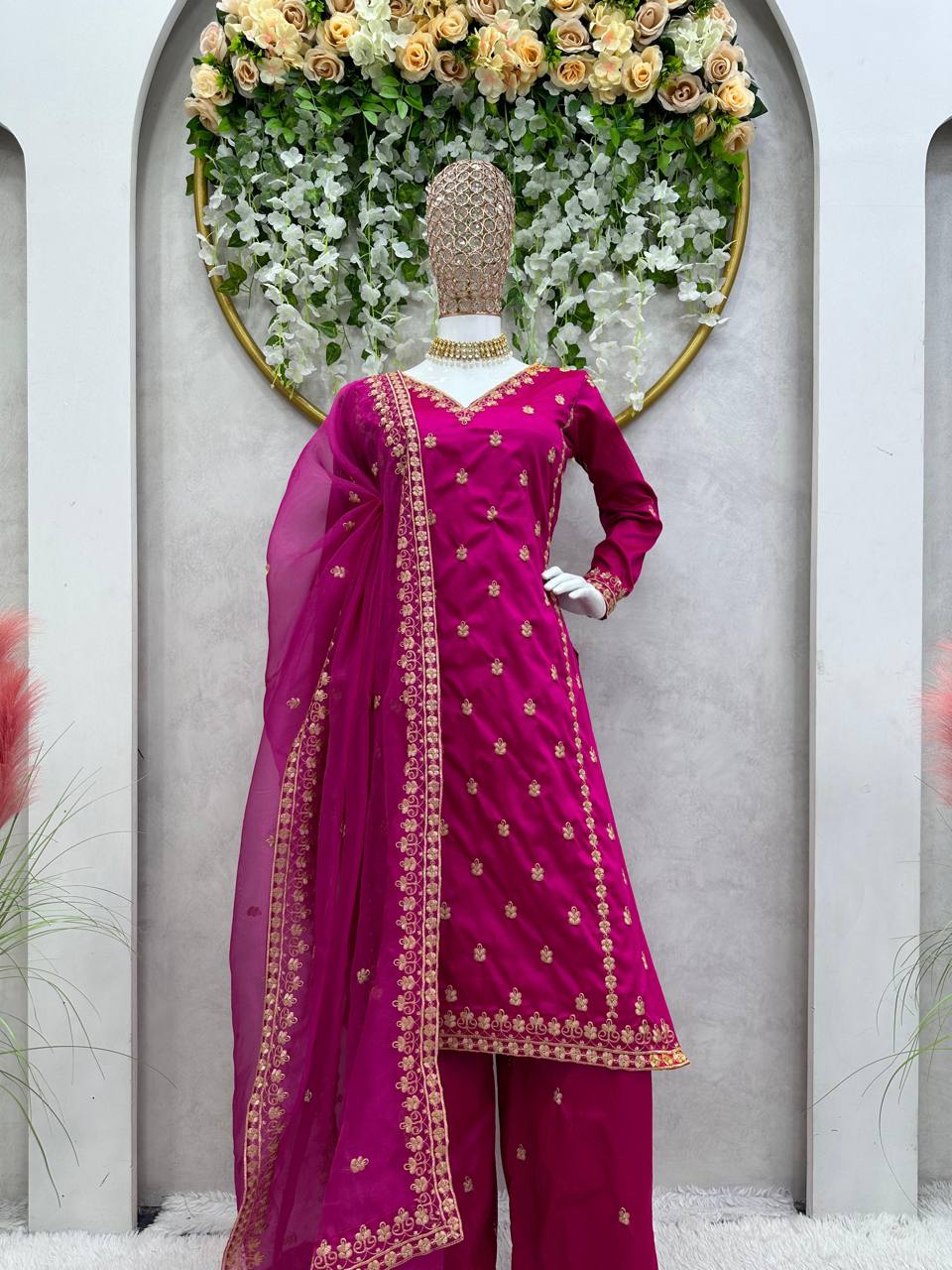 पार्टी वियर लुक डिज़ाइनर टॉप और बॉटम दुपट्टे के साथ