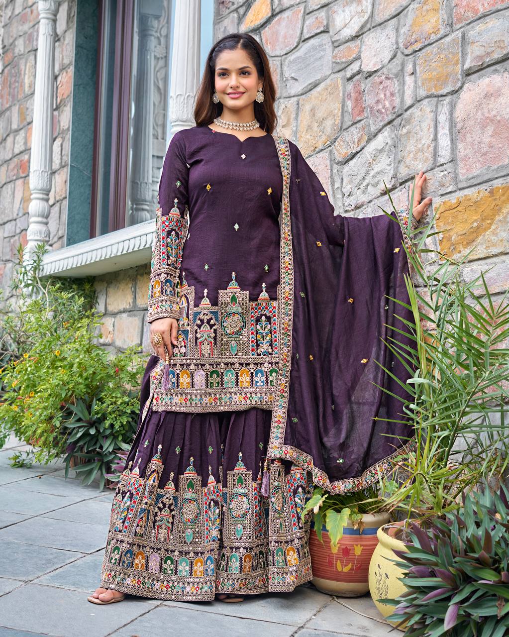 कढ़ाई कोडिंग डोरी-सीक्वेंस वर्क के साथ फैंसी टॉप-बॉटम और दुपट्टा