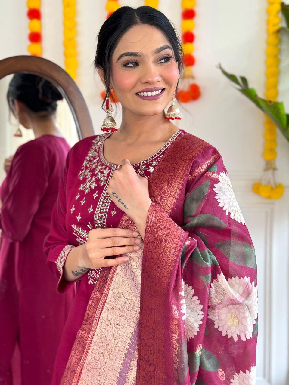 डिज़ाइनर पार्टी वियर लुक टॉप और बॉटम दुपट्टे के साथ