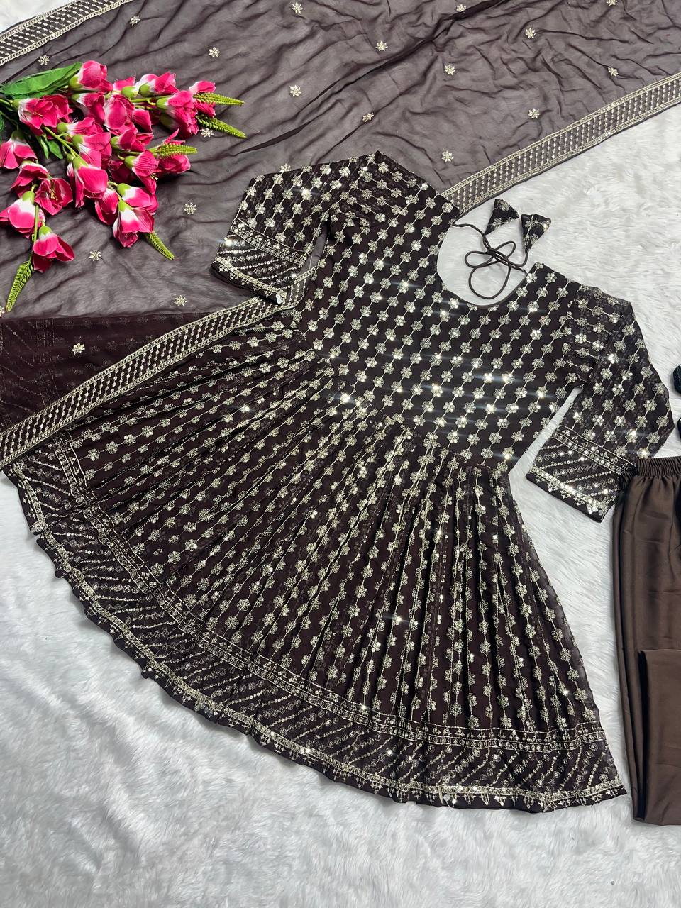 डिज़ाइनर पार्टी वियर लुक टॉप, पैंट स्टाइल और दुपट्टा