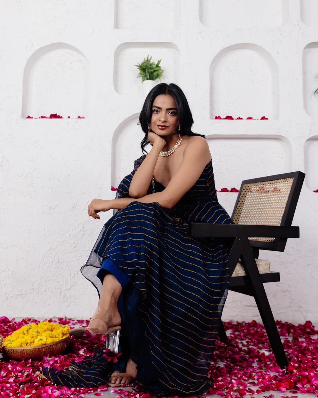 पार्टी वियर लुक डिज़ाइनर अनारकली गाउन-बॉटम और दुपट्टा