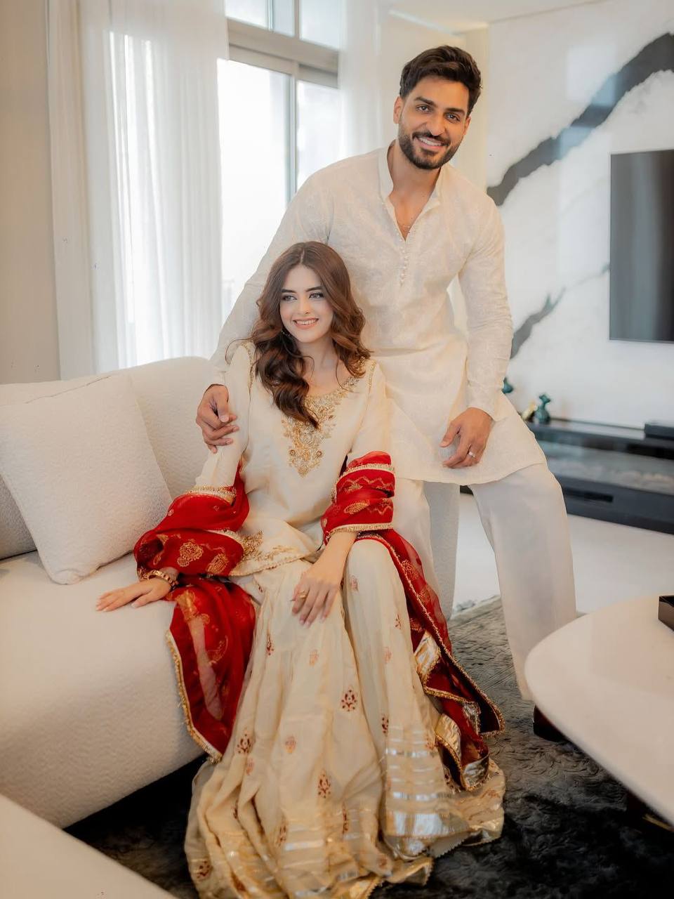 डिज़ाइनर पार्टी वियर लुक टॉप और शरारा दुपट्टे के साथ