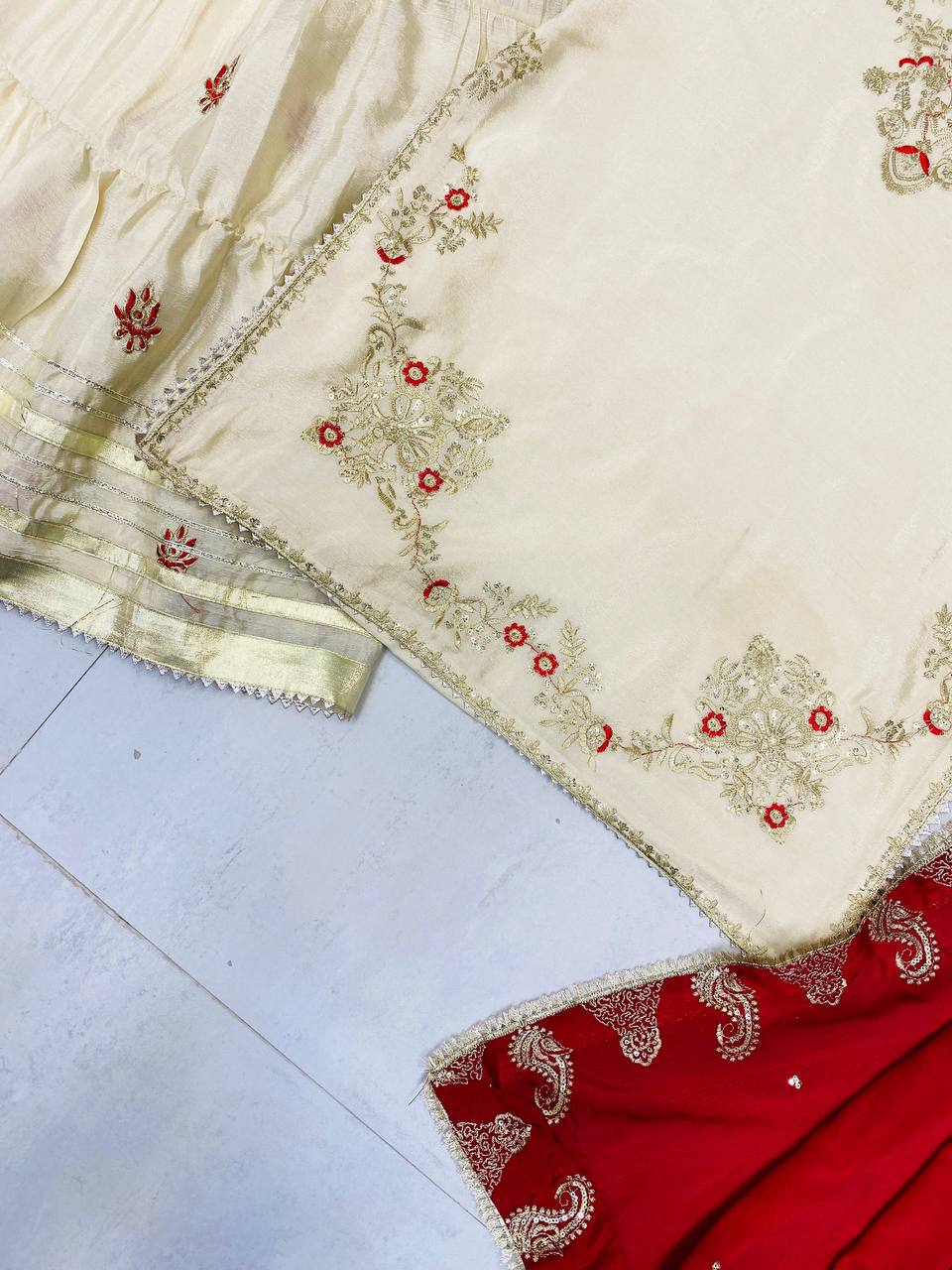 डिज़ाइनर पार्टी वियर लुक टॉप और शरारा दुपट्टे के साथ