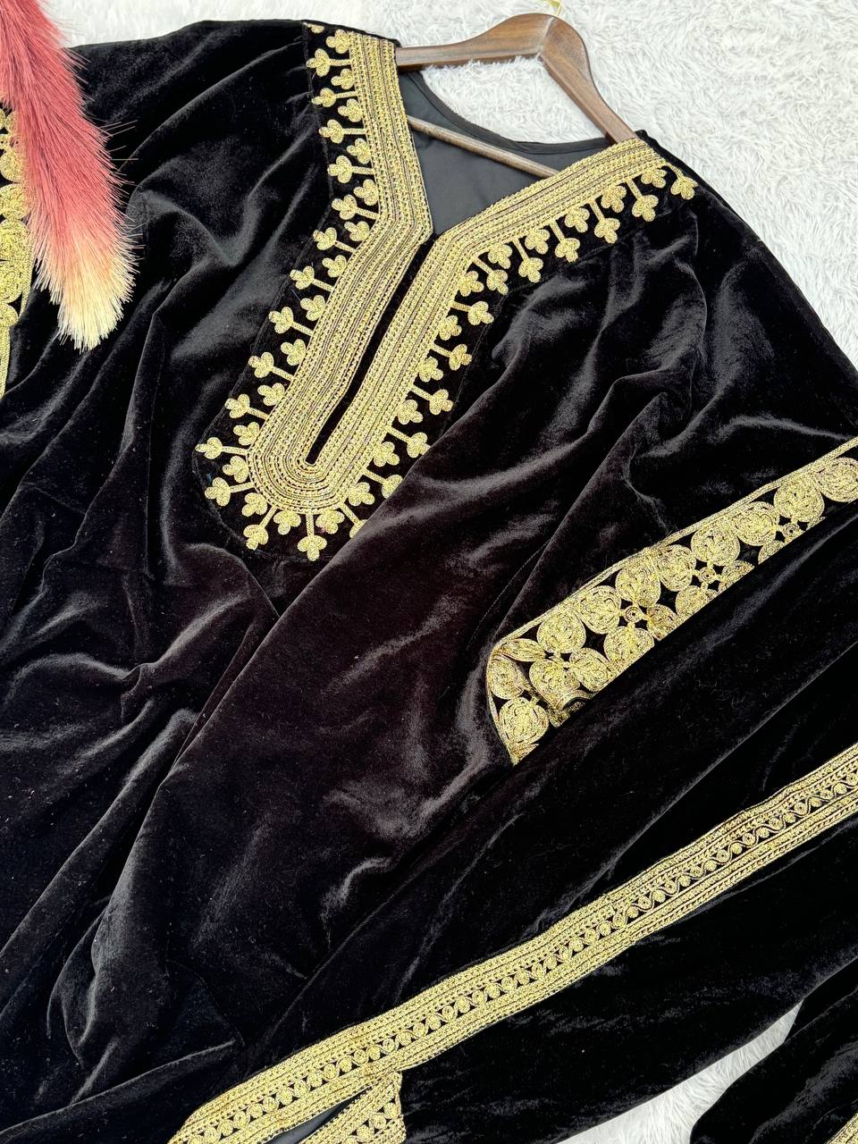 पार्टी वियर सुंदर कफ्तान और धोती