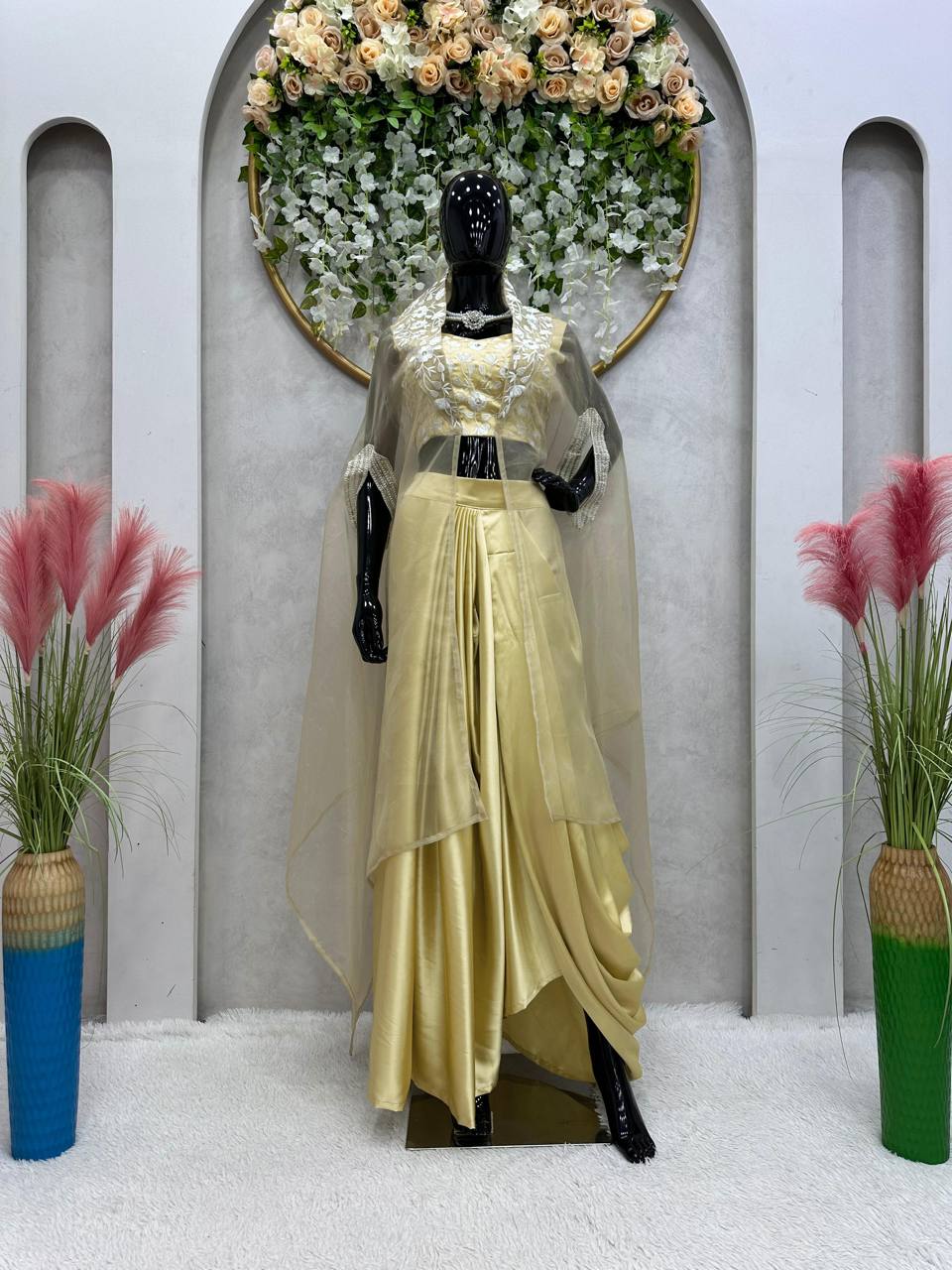 पार्टी वियर लुक डिज़ाइनर रेडी टू वियर लहंगा साड़ी