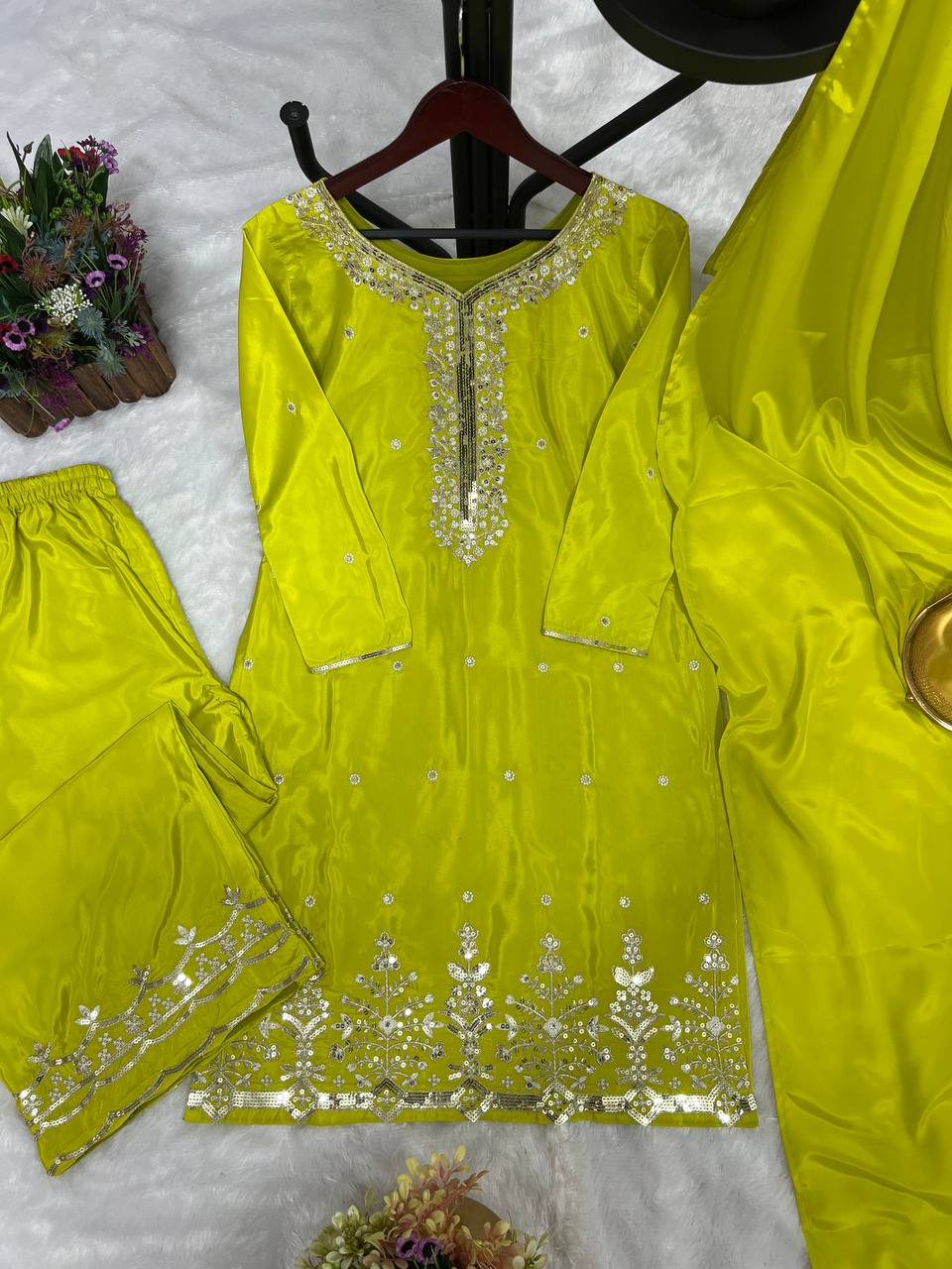 पार्टी वियर डिज़ाइनर टॉप-बॉटम और खूबसूरत दुपट्टा