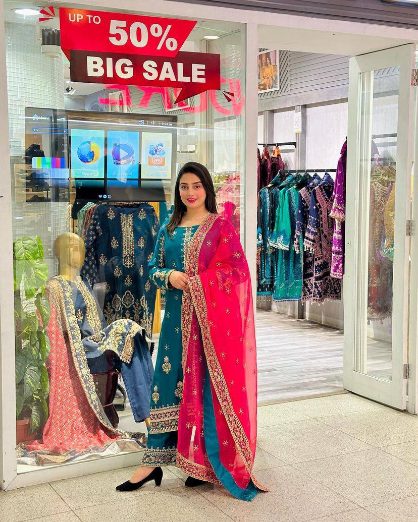 पार्टी वियर लुक डिज़ाइनर टॉप और बॉटम दुपट्टे के साथ