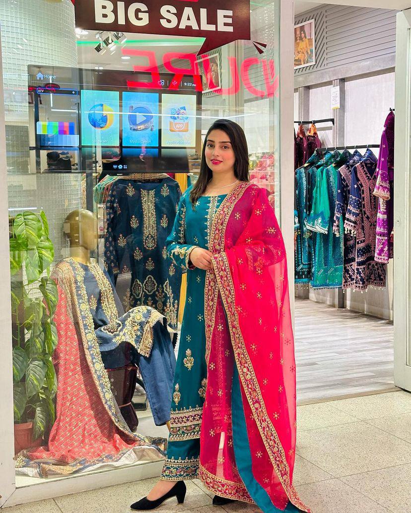 पार्टी वियर लुक डिज़ाइनर टॉप और बॉटम दुपट्टे के साथ