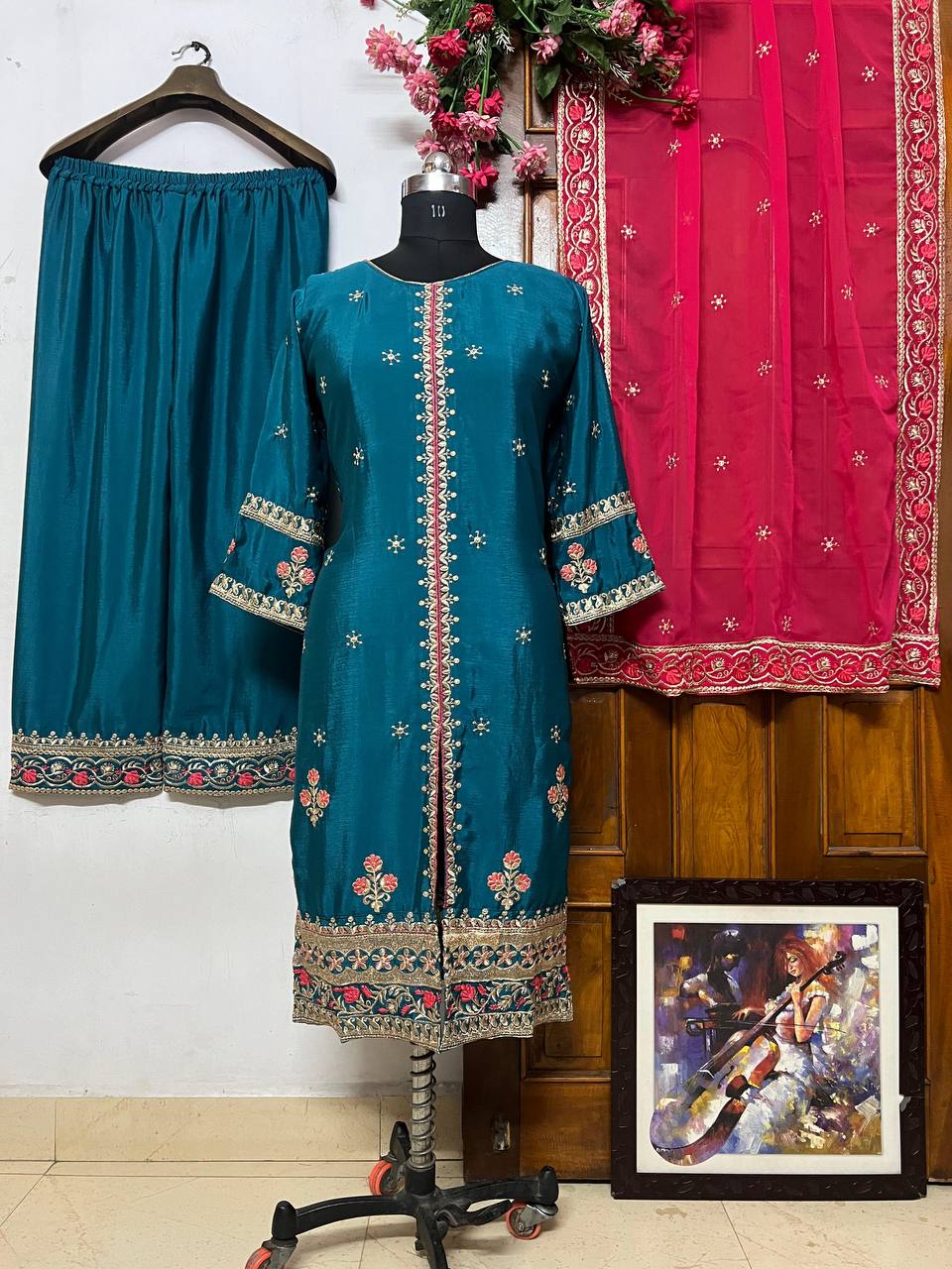 पार्टी वियर लुक डिज़ाइनर टॉप और बॉटम दुपट्टे के साथ