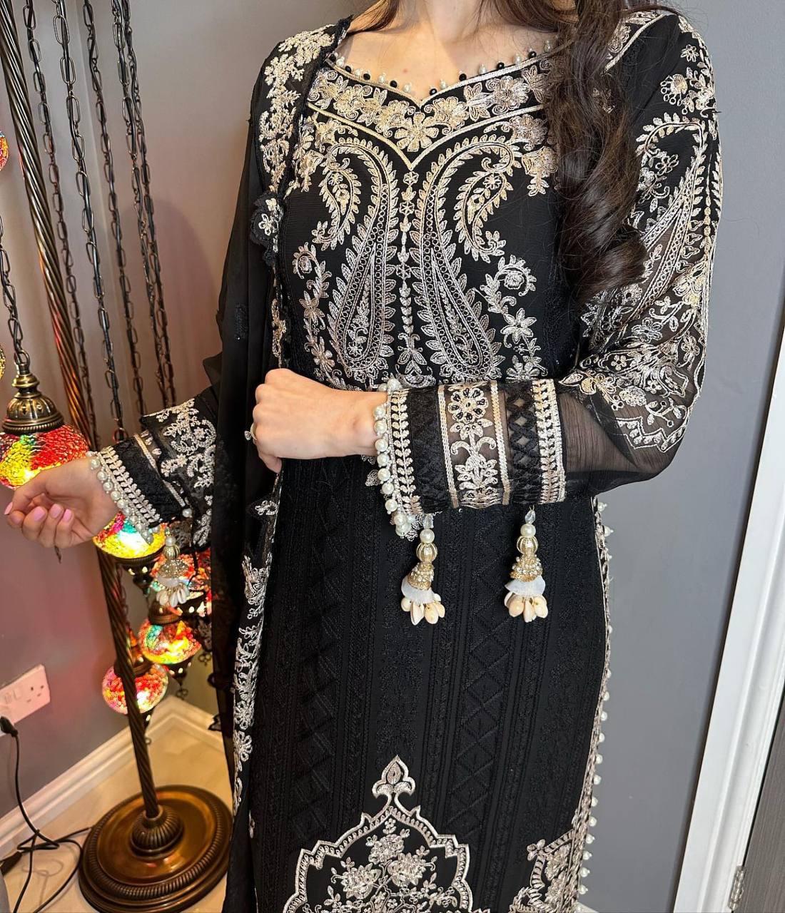 पार्टी वियर लुक: दुपट्टे के साथ टॉप और बॉटम में खूबसूरत दिखें