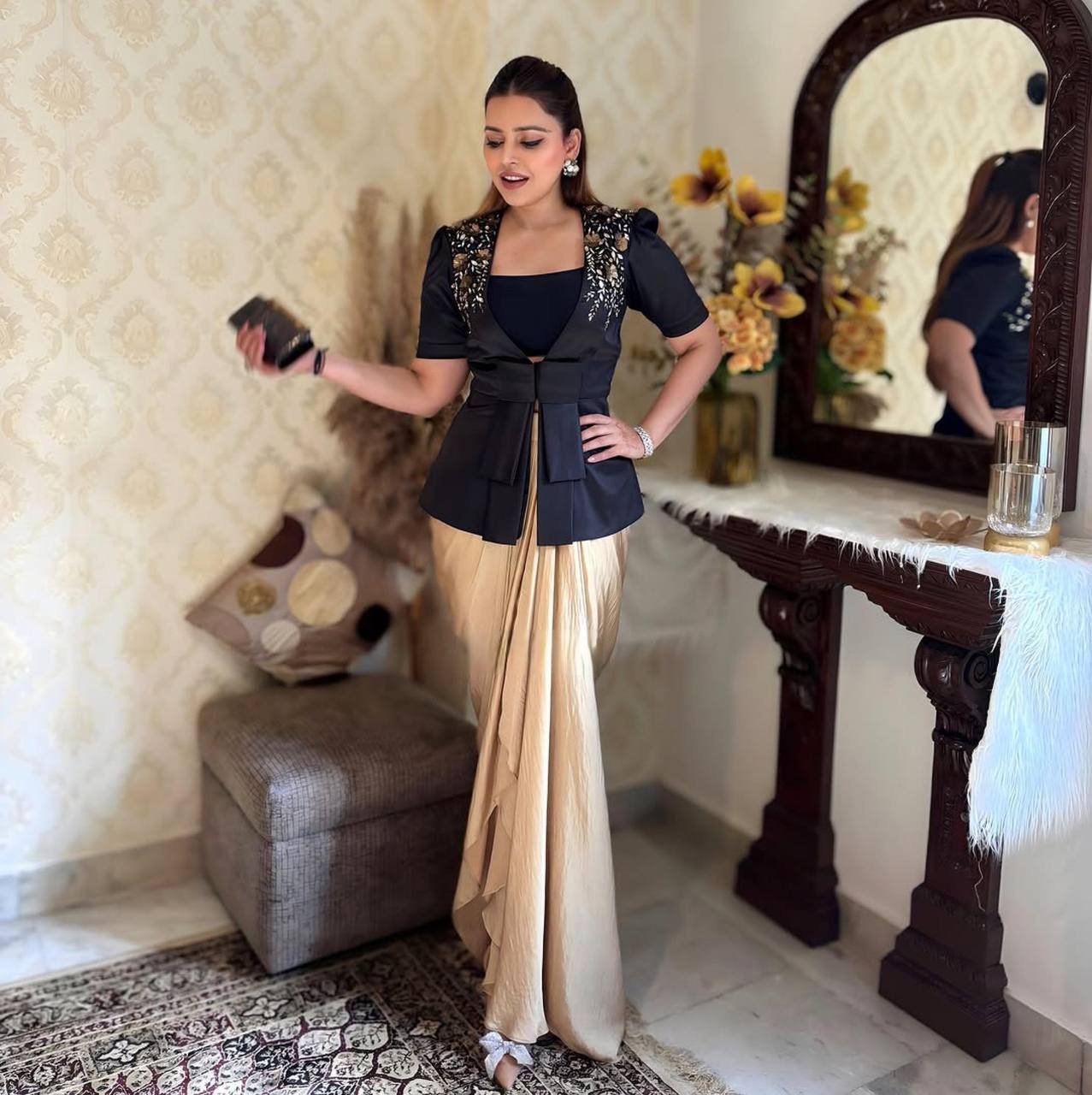 पार्टी वियर स्टाइलिश थ्री पीस वेस्टर्न आउटफिट