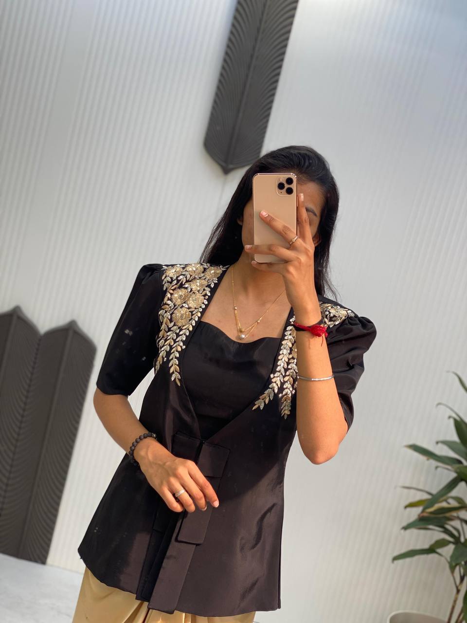 पार्टी वियर स्टाइलिश थ्री पीस वेस्टर्न आउटफिट