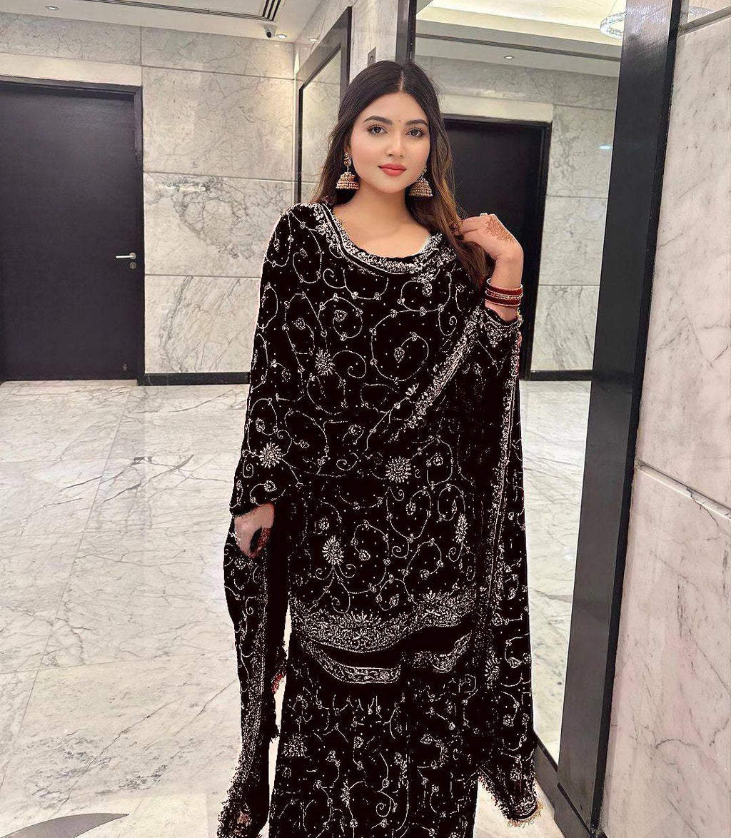 पार्टी वियर लुक: दुपट्टे के साथ टॉप और बॉटम में खूबसूरत दिखें