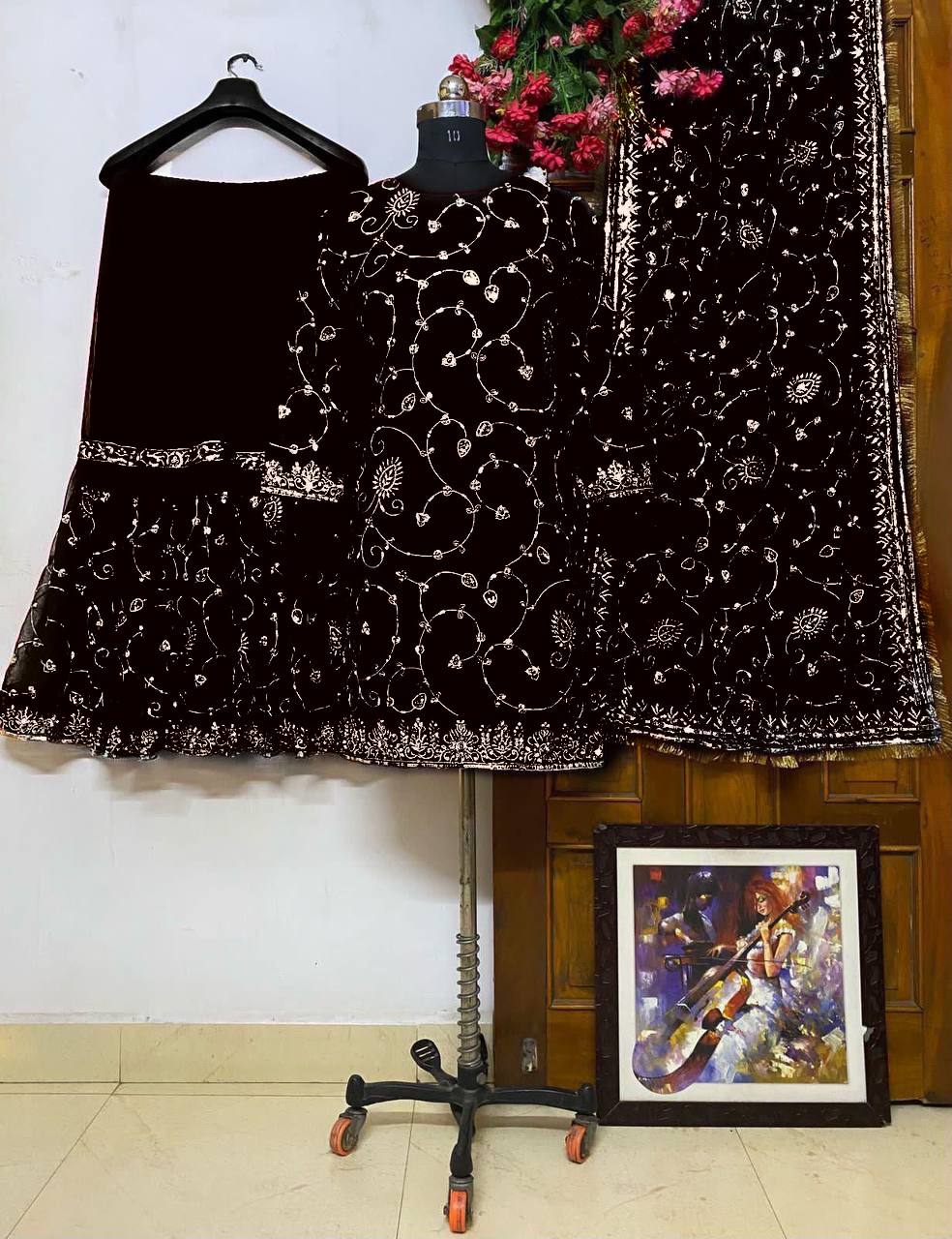 पार्टी वियर लुक: दुपट्टे के साथ टॉप और बॉटम में खूबसूरत दिखें