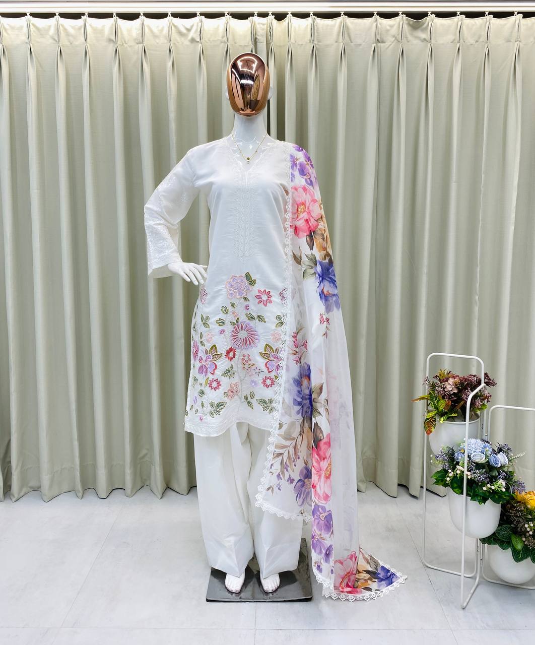 पार्टी वियर लुक टॉप-बॉटम और खूबसूरत दुपट्टा