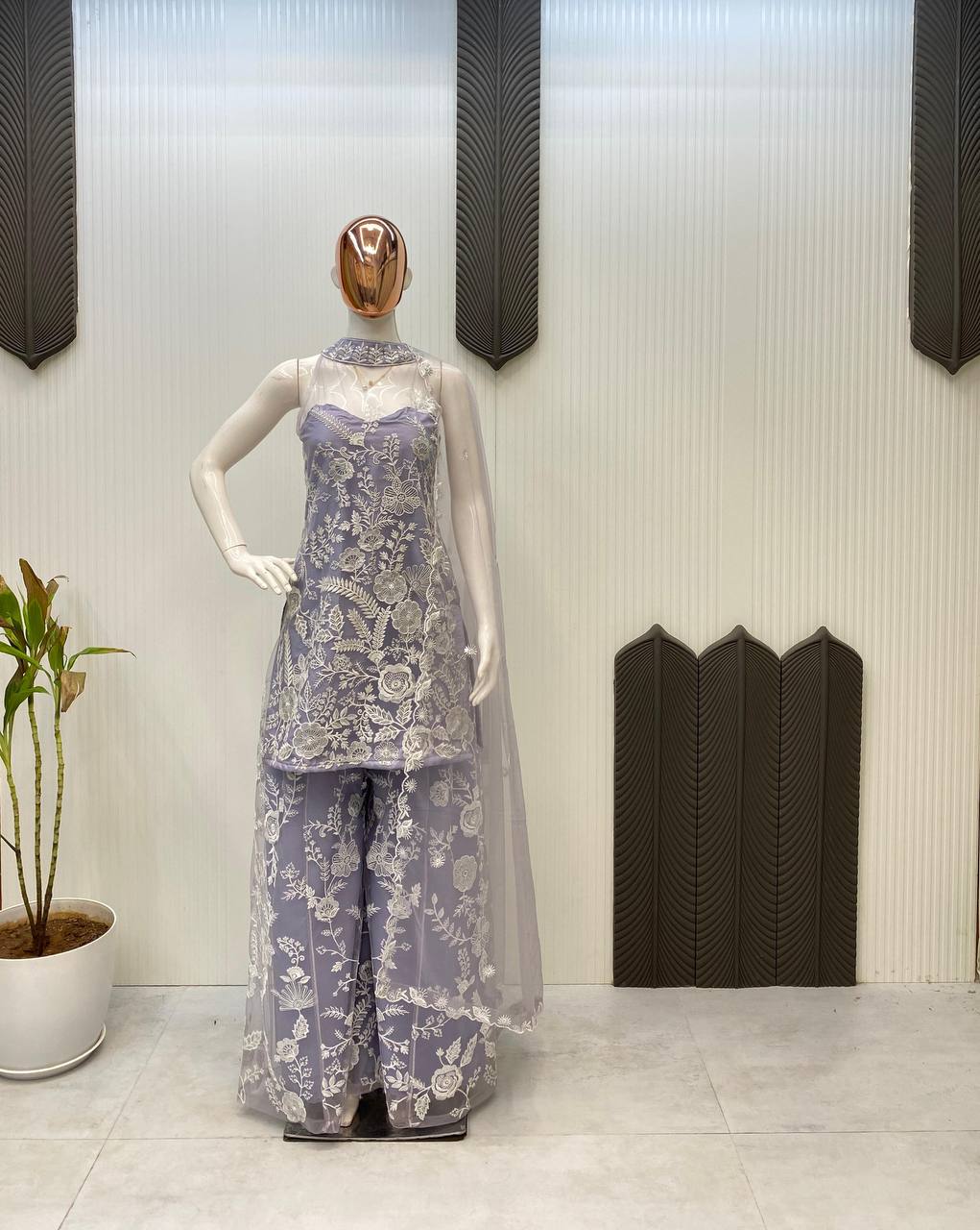 पार्टी वियर लुक: फैंसी टॉप और प्लाज़ो के साथ खूबसूरत दुपट्टा