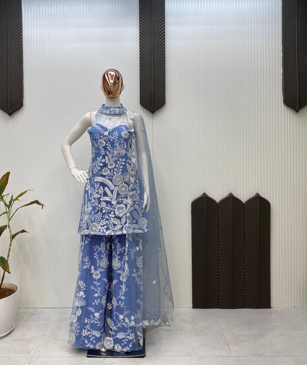 पार्टी वियर लुक: फैंसी टॉप और प्लाज़ो के साथ खूबसूरत दुपट्टा