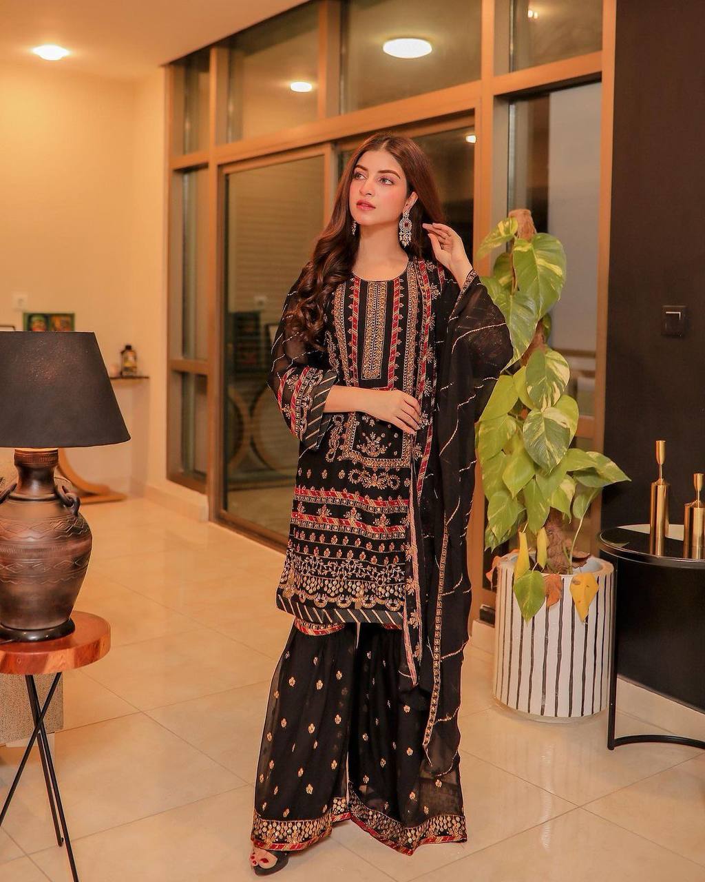 पार्टी वियर डिज़ाइनर टॉप और बॉटम दुपट्टे के साथ