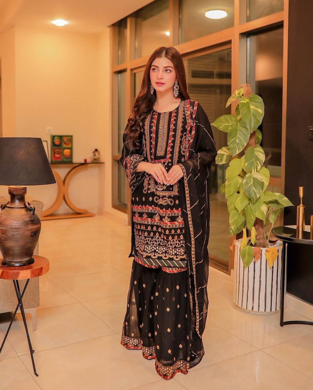 पार्टी वियर डिज़ाइनर टॉप और बॉटम दुपट्टे के साथ