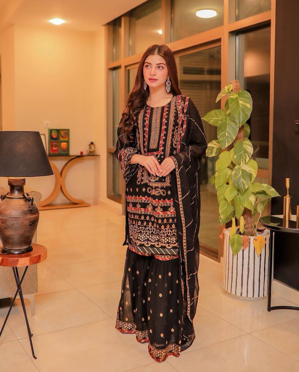 पार्टी वियर डिज़ाइनर टॉप और बॉटम दुपट्टे के साथ