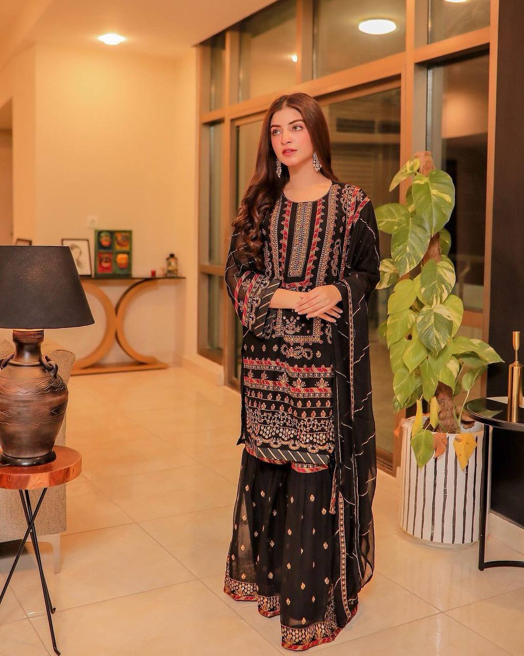 पार्टी वियर डिज़ाइनर टॉप और बॉटम दुपट्टे के साथ