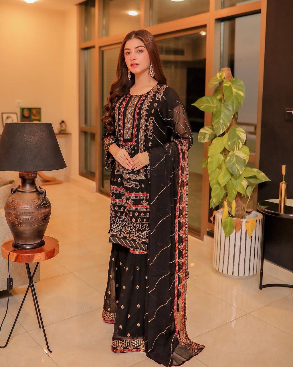 पार्टी वियर डिज़ाइनर टॉप और बॉटम दुपट्टे के साथ