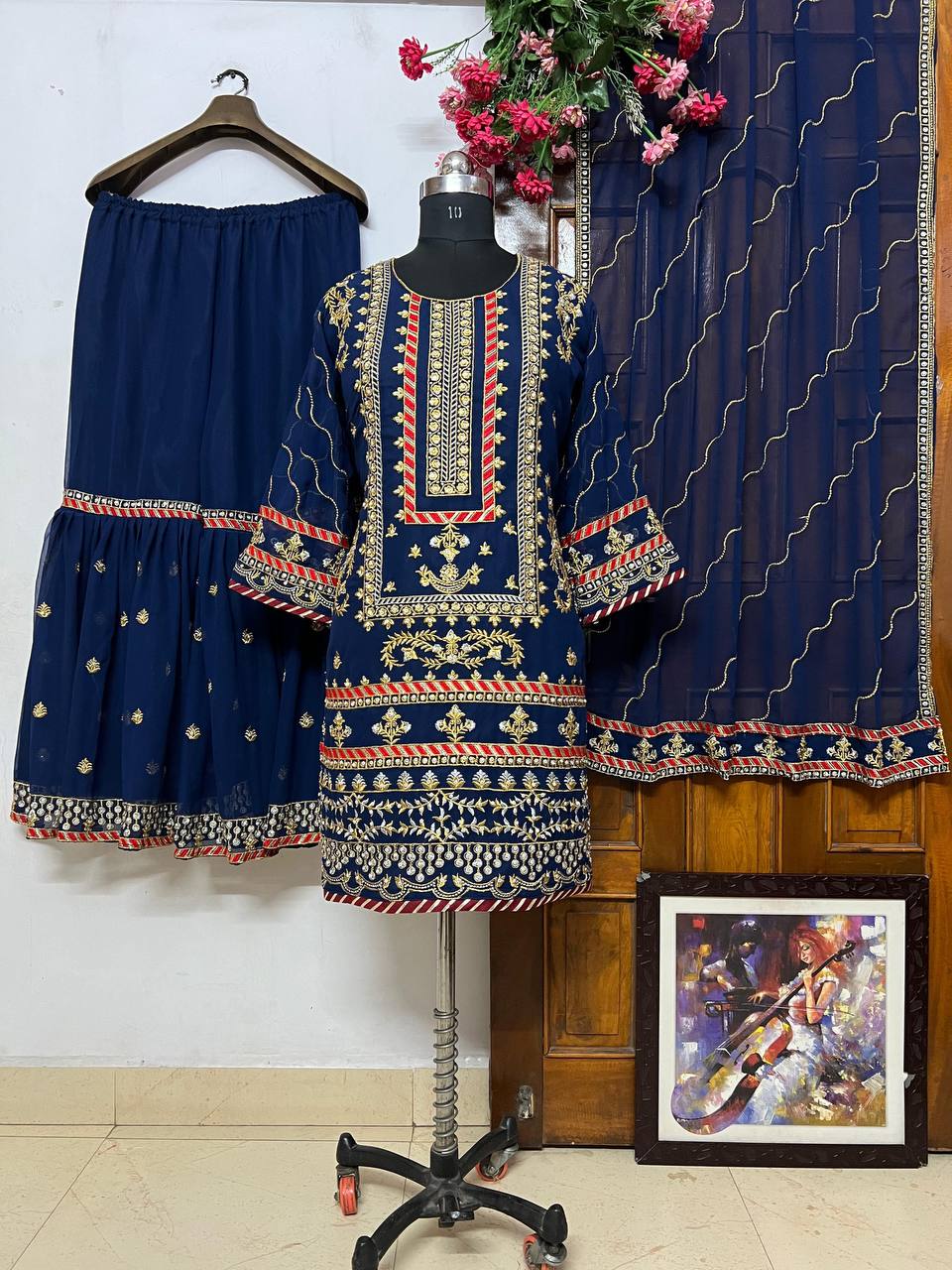 पार्टी वियर डिज़ाइनर टॉप और बॉटम दुपट्टे के साथ