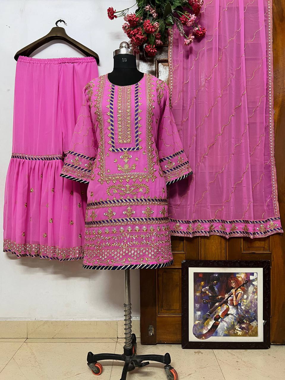 पार्टी वियर डिज़ाइनर टॉप और बॉटम दुपट्टे के साथ