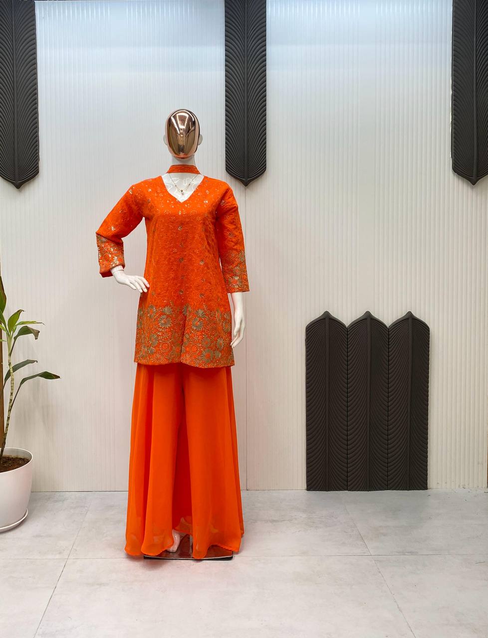 पार्टी वियर डिज़ाइनर टॉप-बॉटम खूबसूरत दुपट्टे के साथ