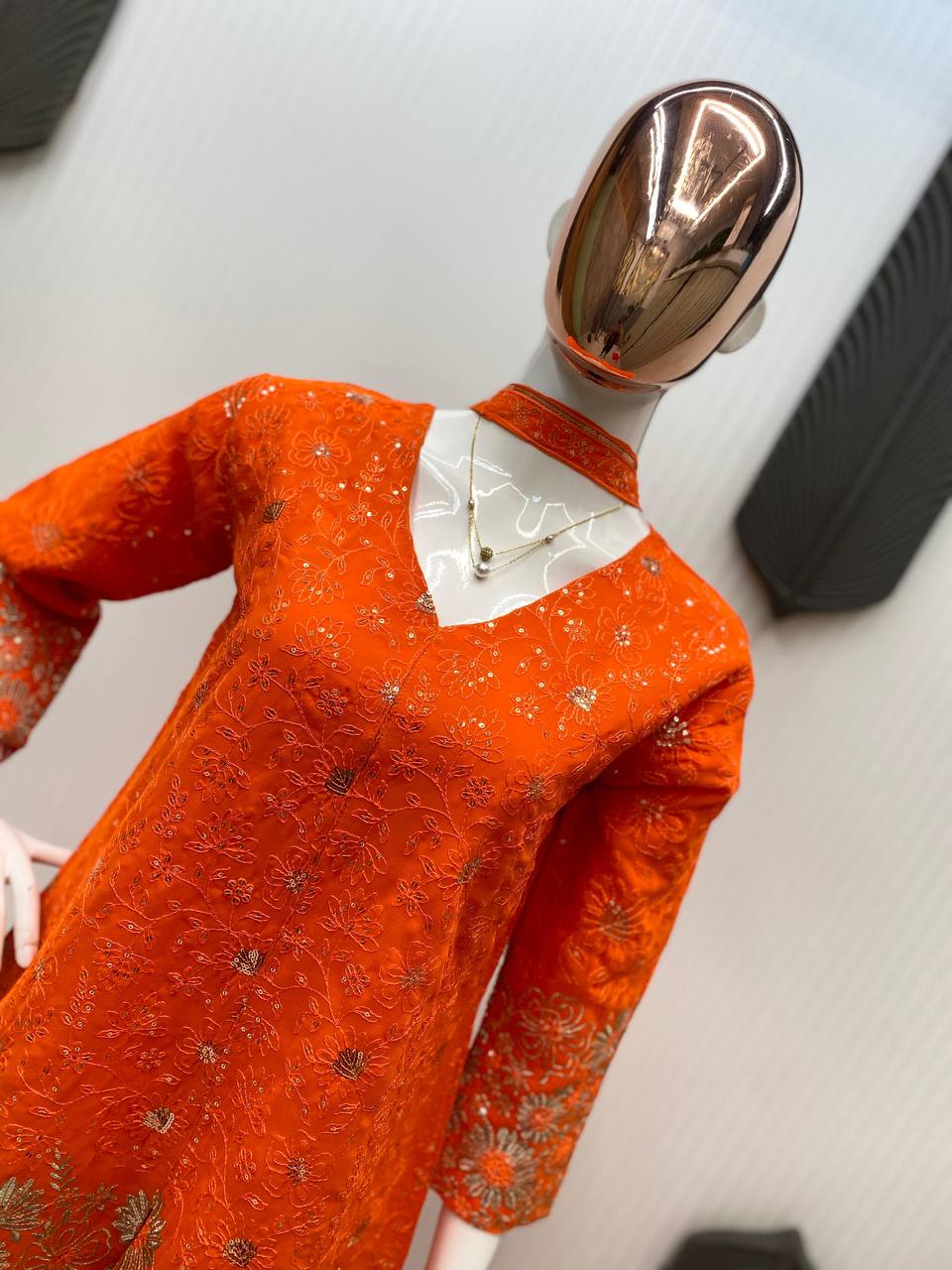 पार्टी वियर डिज़ाइनर टॉप-बॉटम खूबसूरत दुपट्टे के साथ