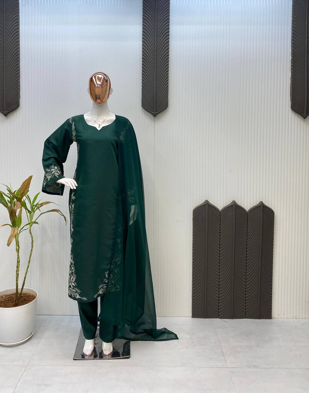 पार्टी वियर लुक खूबसूरत टॉप-बॉटम और दुपट्टा