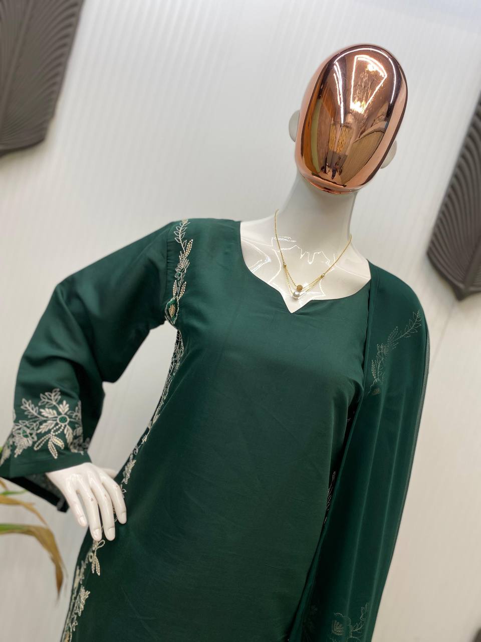 पार्टी वियर लुक खूबसूरत टॉप-बॉटम और दुपट्टा