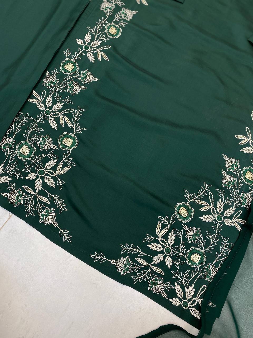 पार्टी वियर लुक खूबसूरत टॉप-बॉटम और दुपट्टा