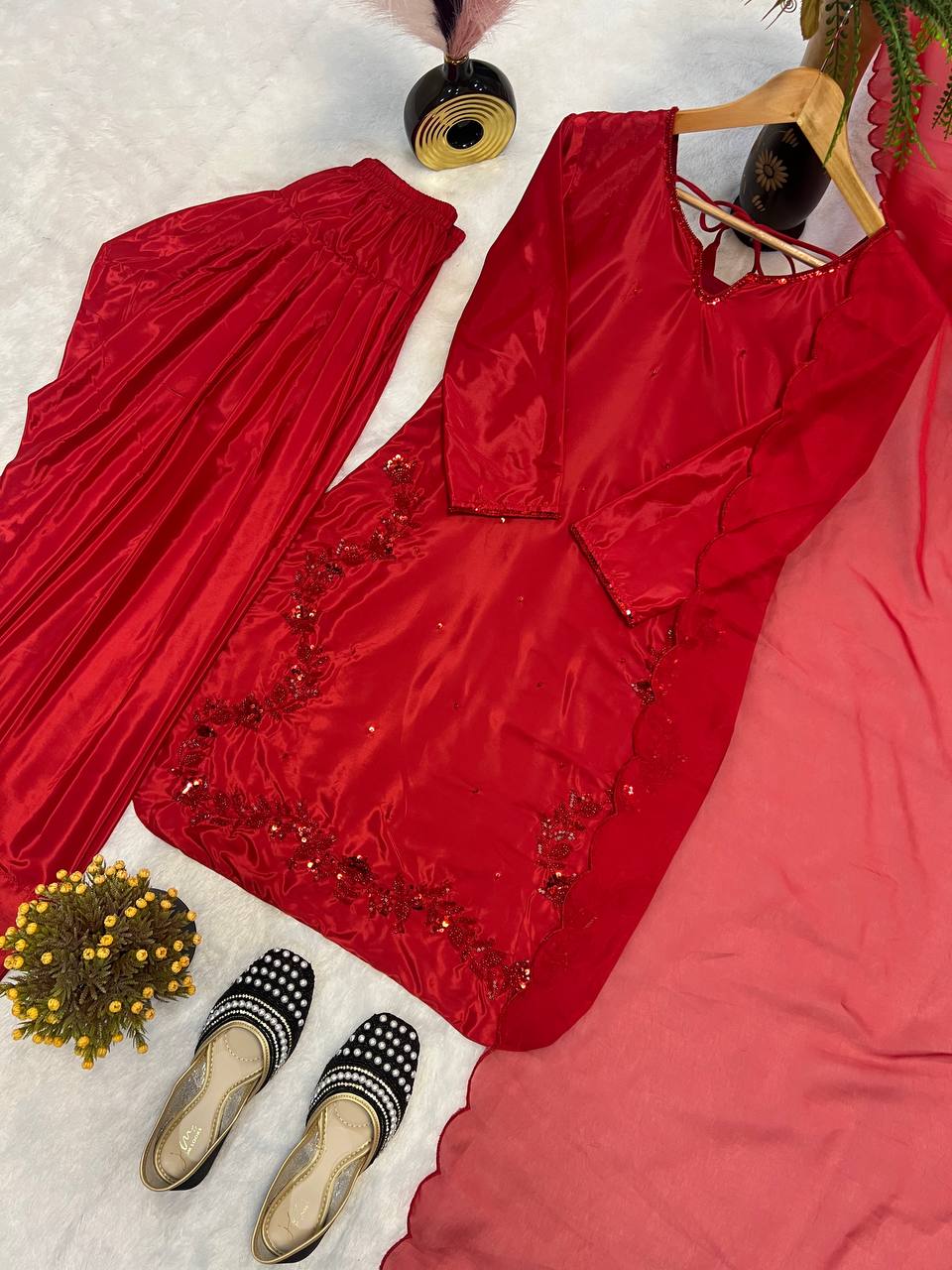 डिज़ाइनर पार्टी वियर लुक टॉप विद बॉटम और दुपट्टा