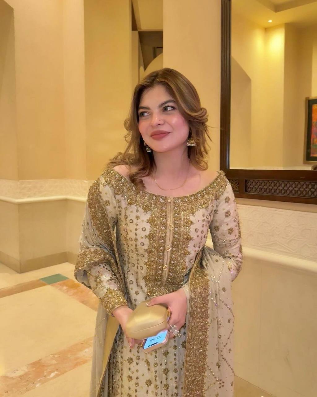 पार्टी वियर लुक डिज़ाइनर टॉप और बॉटम दुपट्टे के साथ