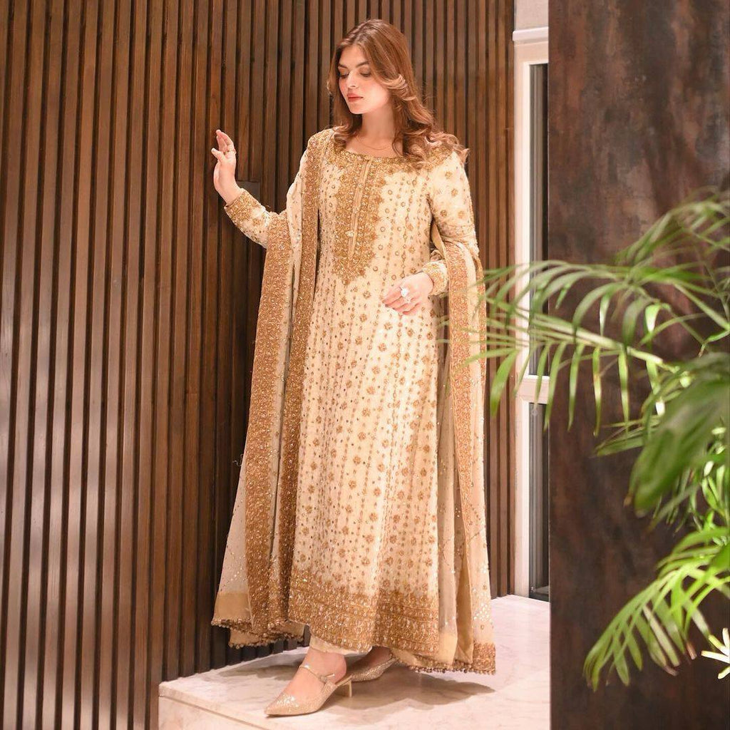 पार्टी वियर लुक डिज़ाइनर टॉप और बॉटम दुपट्टे के साथ