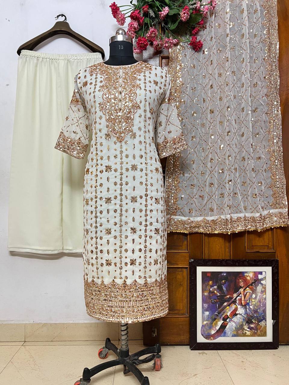 पार्टी वियर लुक डिज़ाइनर टॉप और बॉटम दुपट्टे के साथ