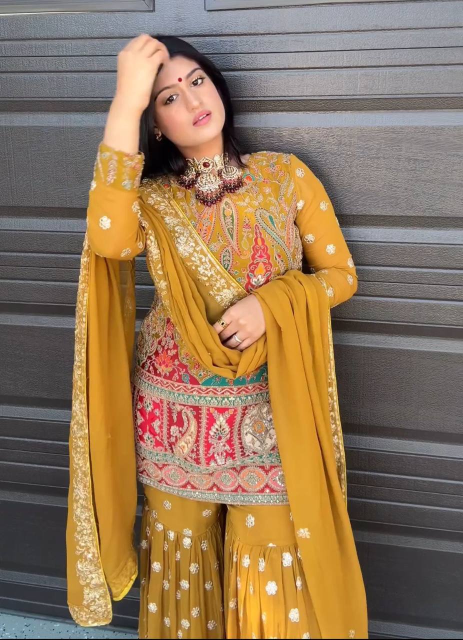 पार्टी वियर लुक डिज़ाइनर टॉप और बॉटम दुपट्टे के साथ