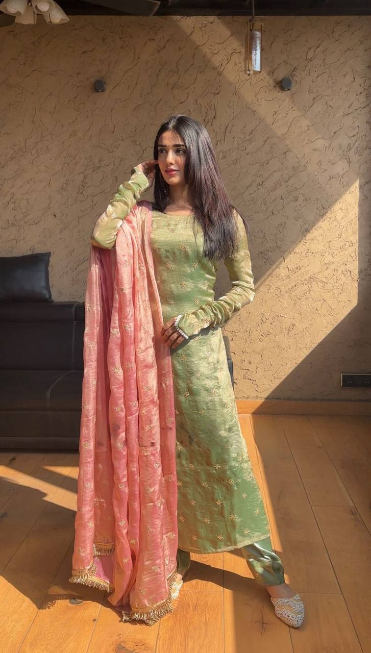 पार्टी वियर डिज़ाइनर टॉप और बॉटम दुपट्टे के साथ