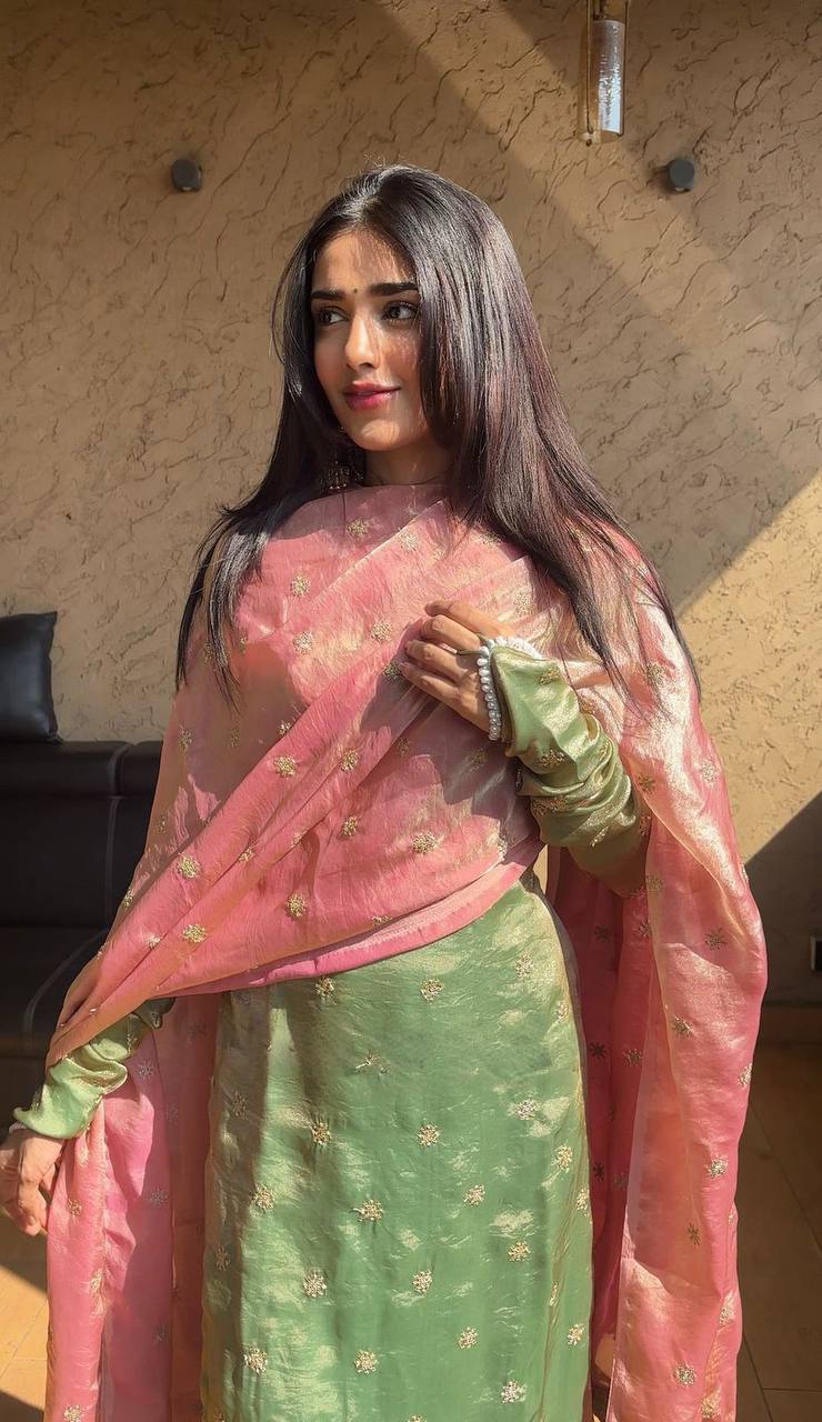 पार्टी वियर डिज़ाइनर टॉप और बॉटम दुपट्टे के साथ