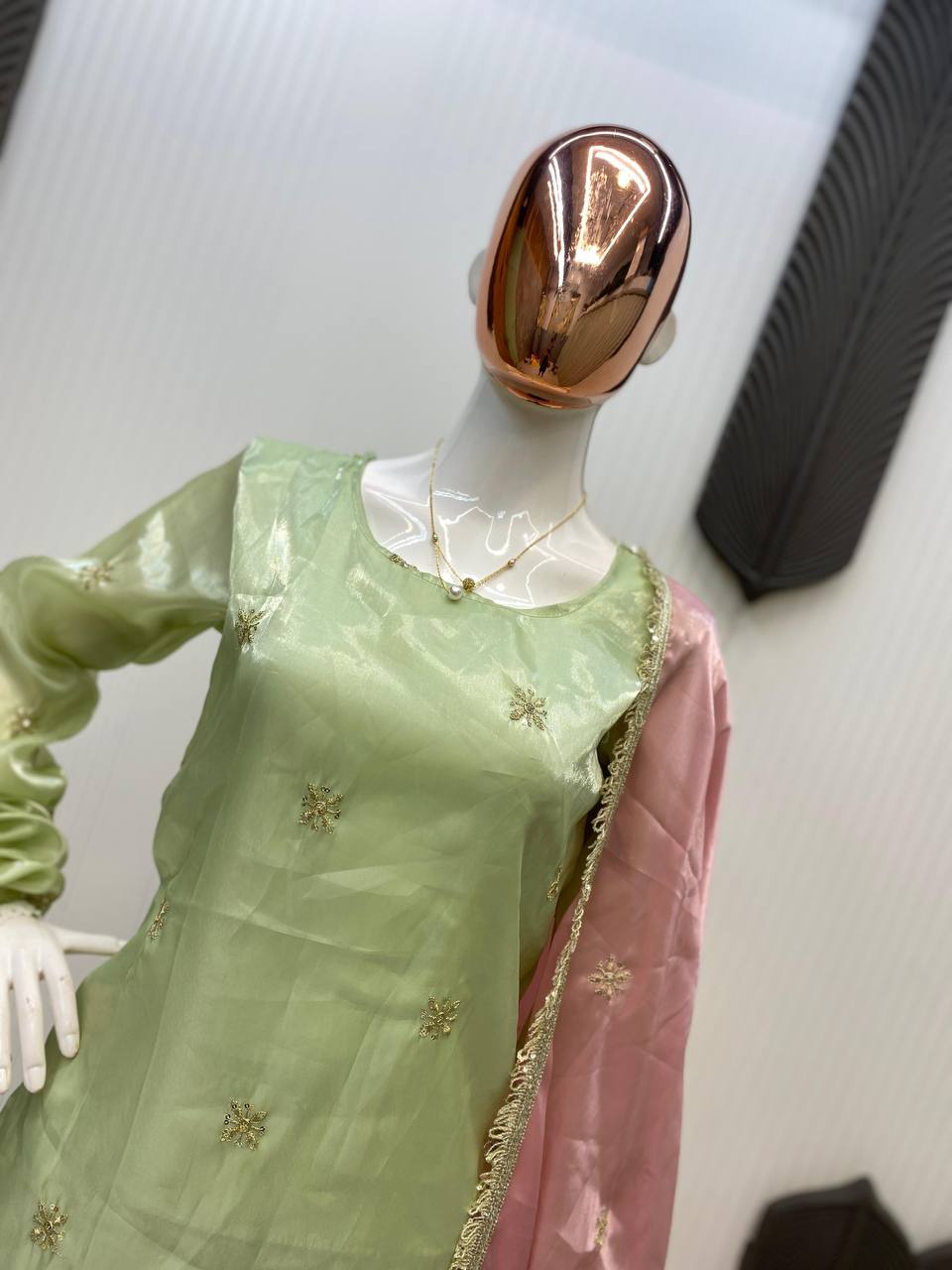 पार्टी वियर डिज़ाइनर टॉप और बॉटम दुपट्टे के साथ