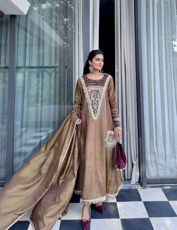 पार्टी वियर डिज़ाइनर सूट और पैंट फैंसी दुपट्टे के साथ