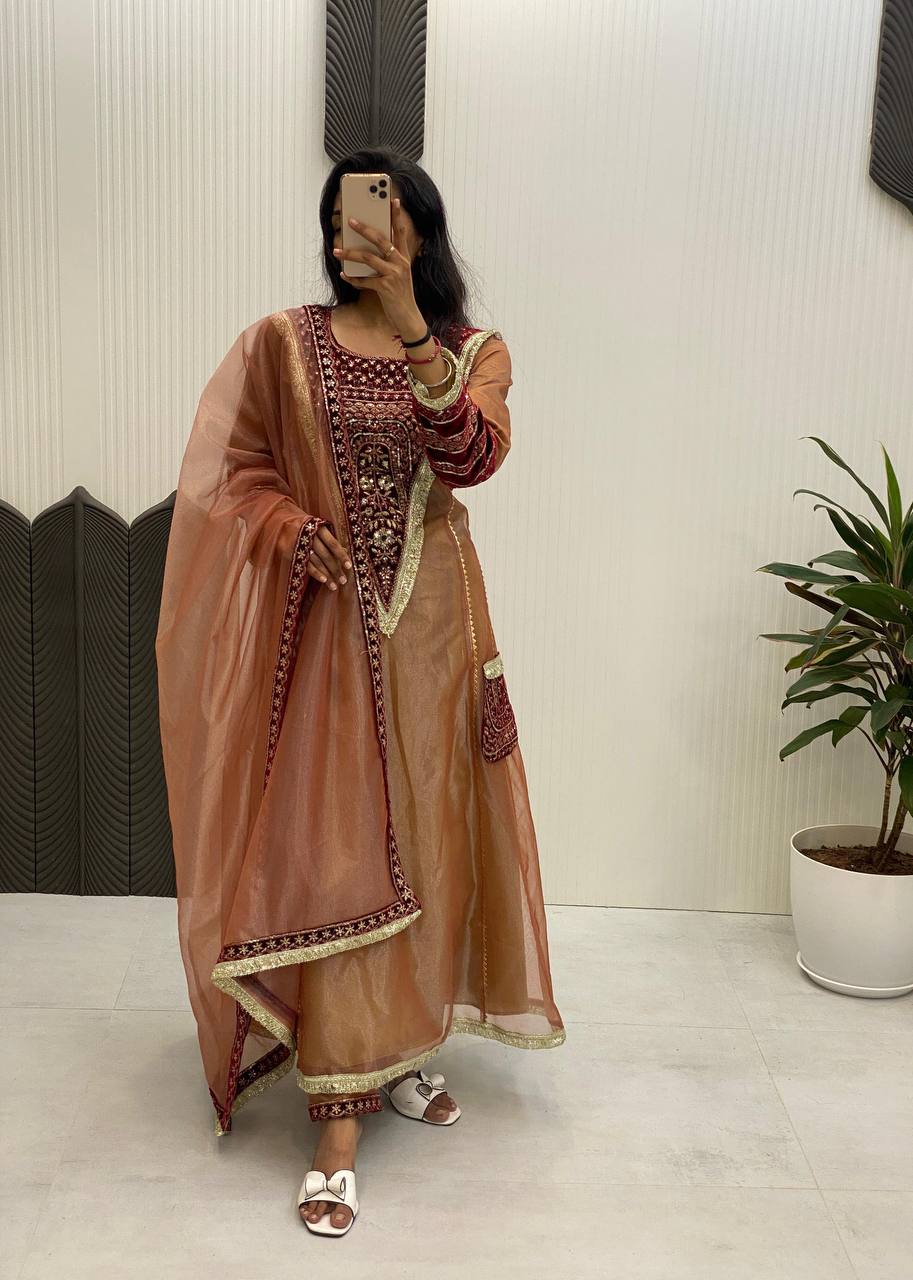 पार्टी वियर डिज़ाइनर सूट और पैंट फैंसी दुपट्टे के साथ