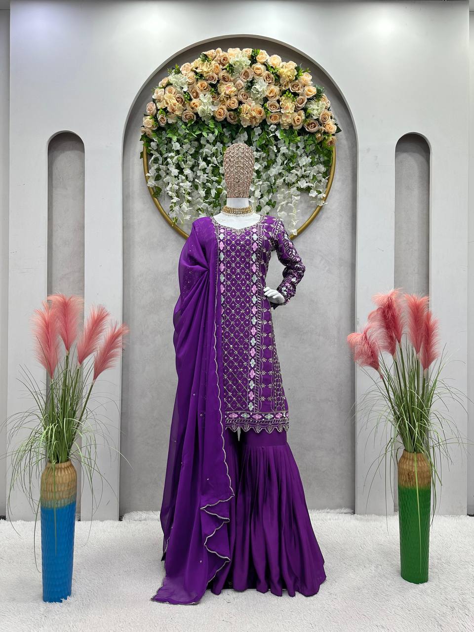 पार्टी वियर लुक टॉप-बॉटम और प्लाज़ो विद थ्रेड एंड सीक्वेंस वर्क