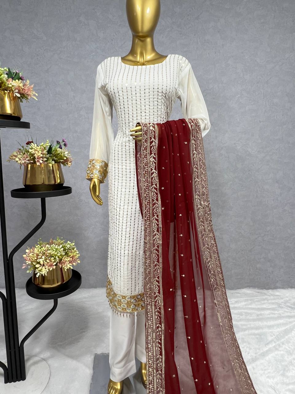 फैंसी कढ़ाई अनुक्रम कार्य के साथ डिजाइनर सूट सेट 